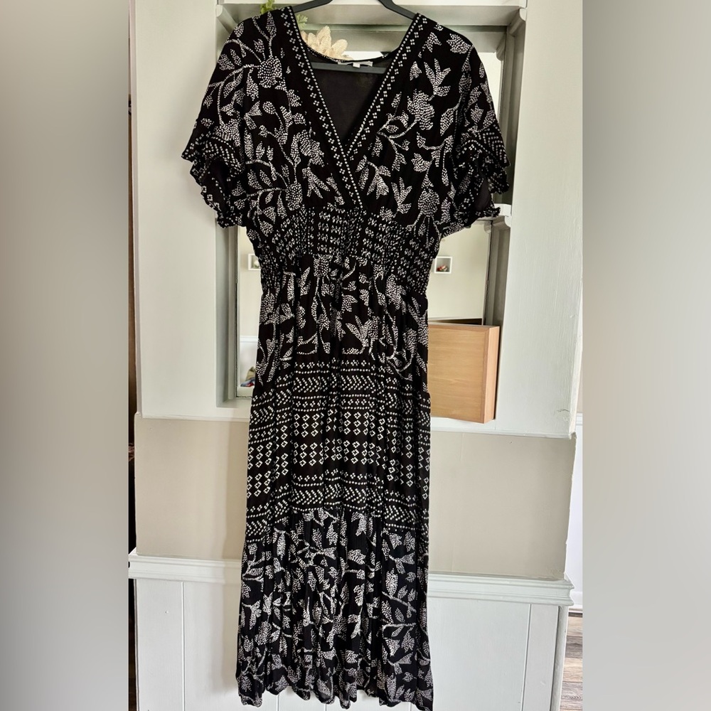 DONATED ITEM - Elegant Black and White Patterned Dress